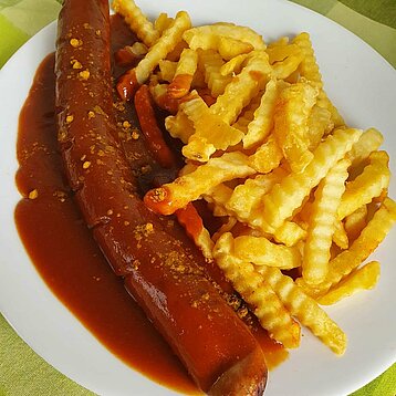 Currywurst_Pommes